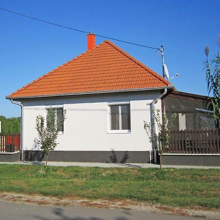 Holiday Home Tisza 2-2 Tiszafured Exterior photo